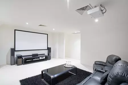 Home cinéma aménagé dans un garage