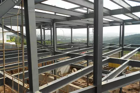 Construire une maison à charpente métallique
