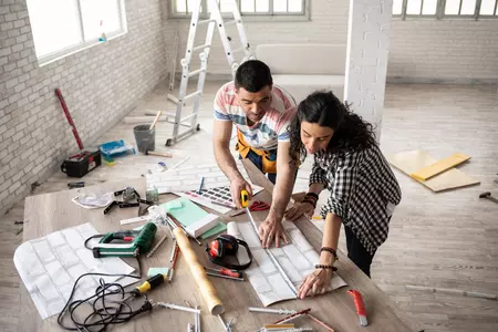 Hommes et Femmes bricolage
